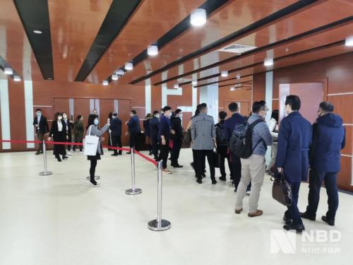 醫(yī)藥圈炸鍋！國(guó)家的“靈魂談判”又來(lái)了，1.3萬(wàn)的心臟支架談到700元，將為老百姓節(jié)約109億！